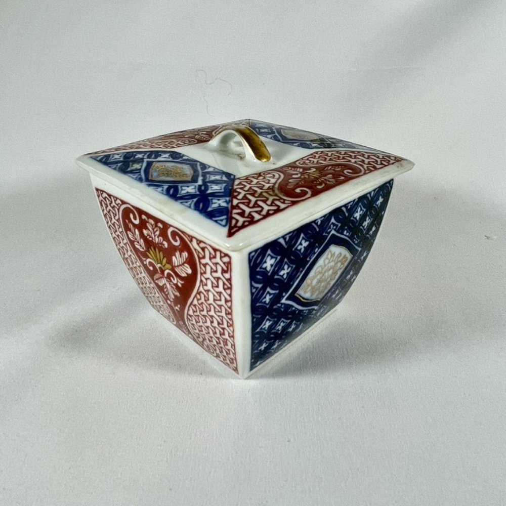 Vintage, Handcrafted, Chinese Porcelain Trinket Box in Ming Blue and Red Designs